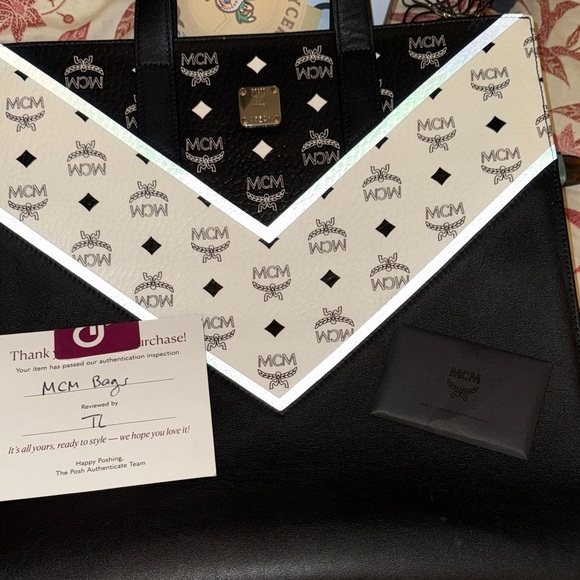 MCM Visetos Tote in Black and White. - Picture 3 of 10